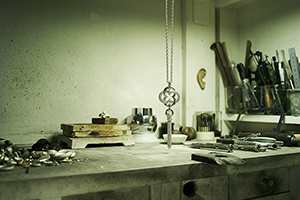 JEWELRY EXHIBITION “DEMOCLUXE” GIFTED